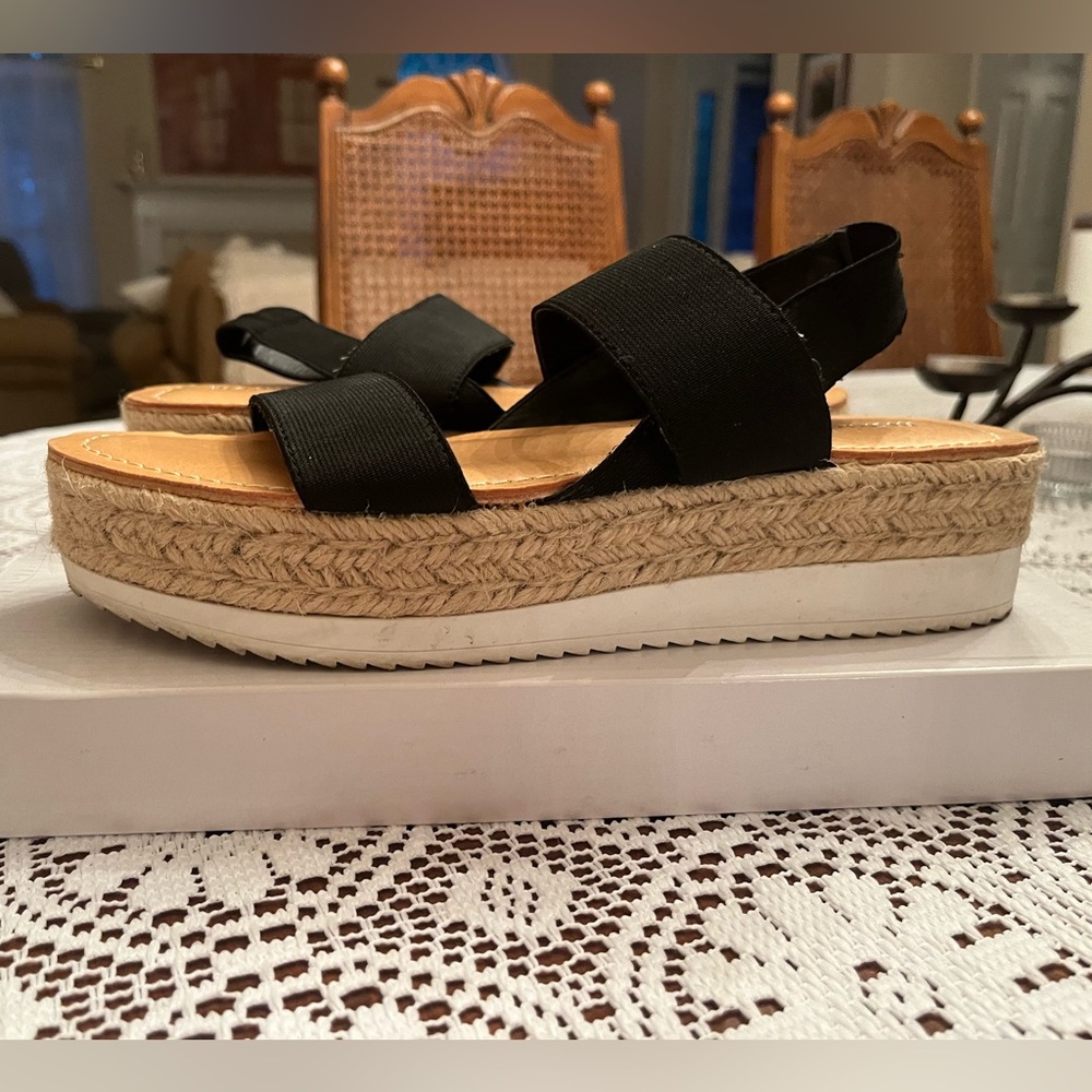 Madden Girl Platform Black 7.5 Sandals